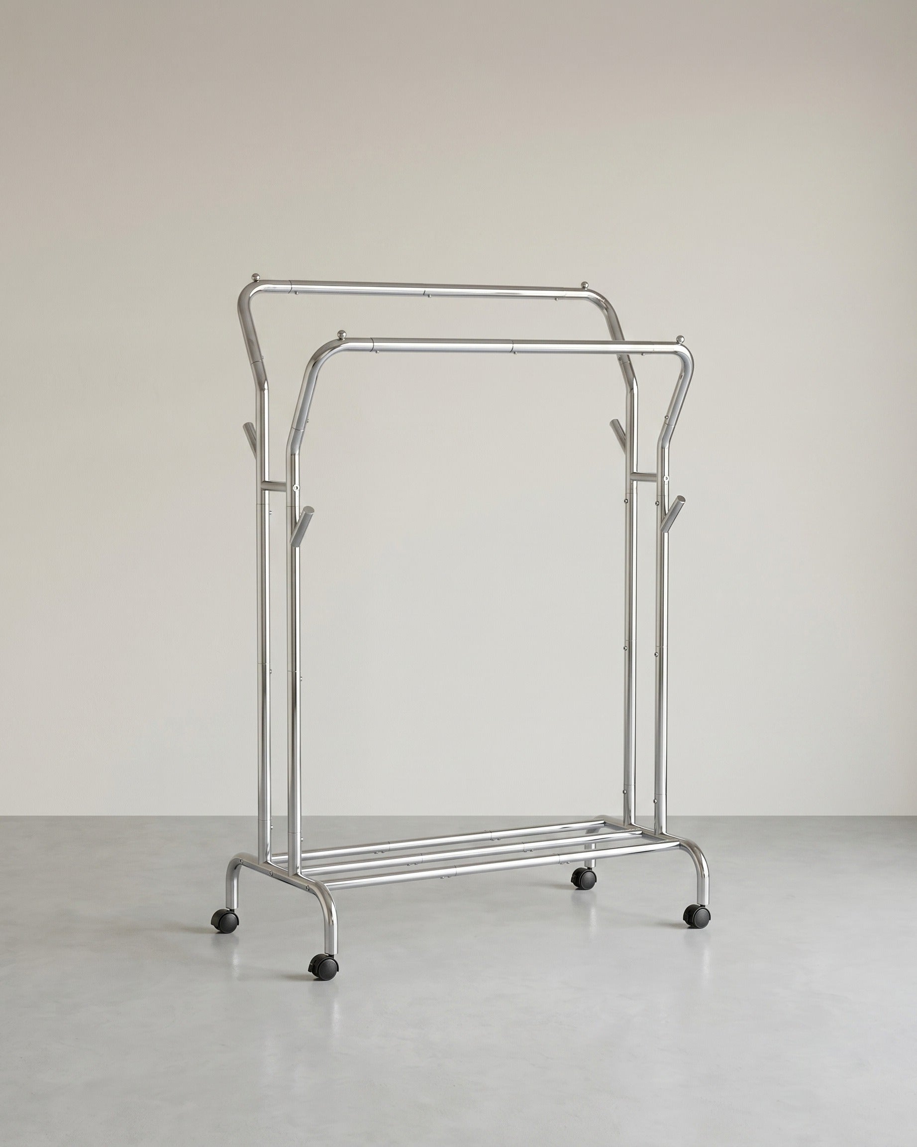 Kledingrek op Wielen – Dubbele Stang met Haken en Opbergrek – Mobiele Kledingstandaard tot 100 kg – Verstelbaar en Stabiel