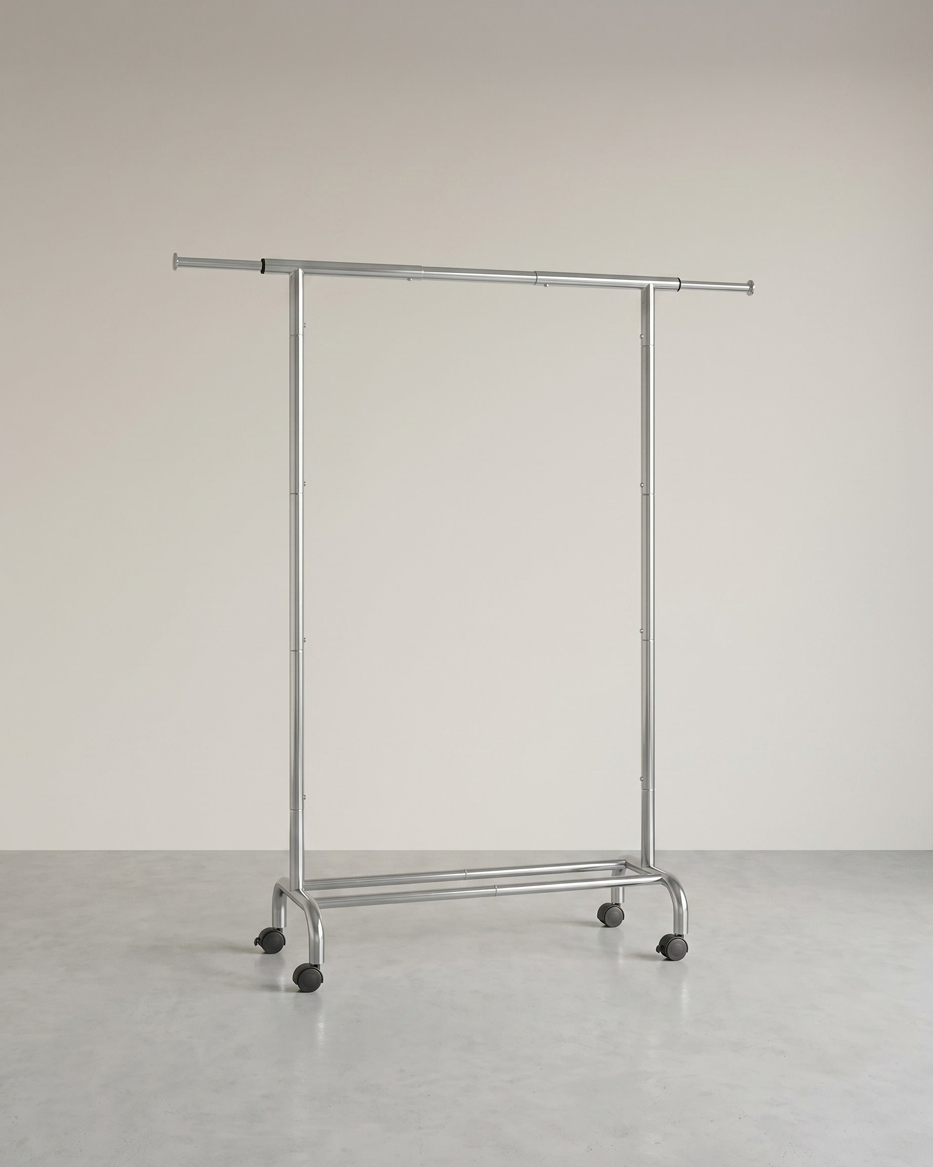 Uitschuifbaar Kledingrek op Wielen – Kledingstandaard 83-120 cm – Met Schoenenplank – 45 kg Draagvermogen