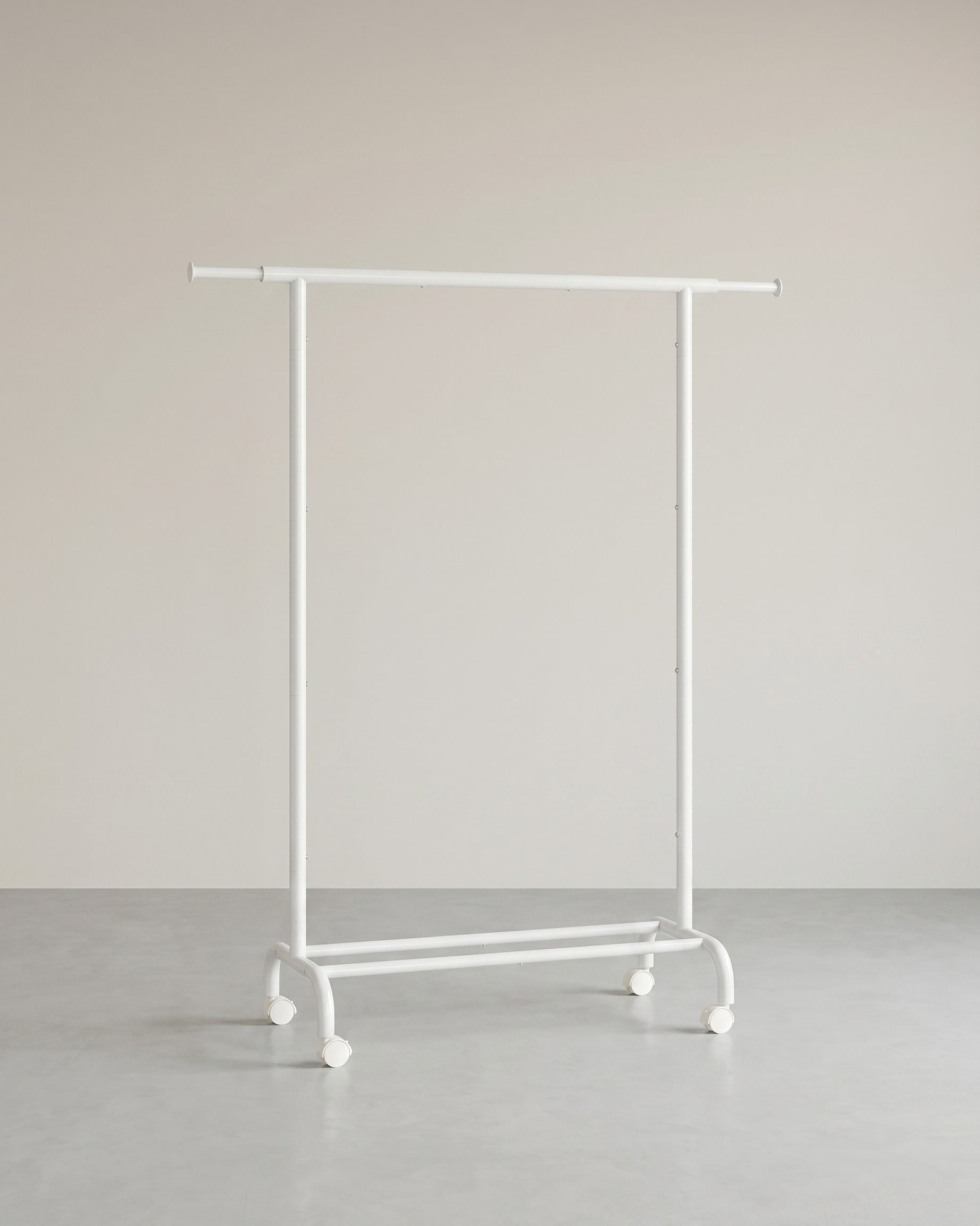 Uitschuifbaar Kledingrek op Wielen – Kledingstandaard 83-120 cm – Met Schoenenplank – 45 kg Draagvermogen