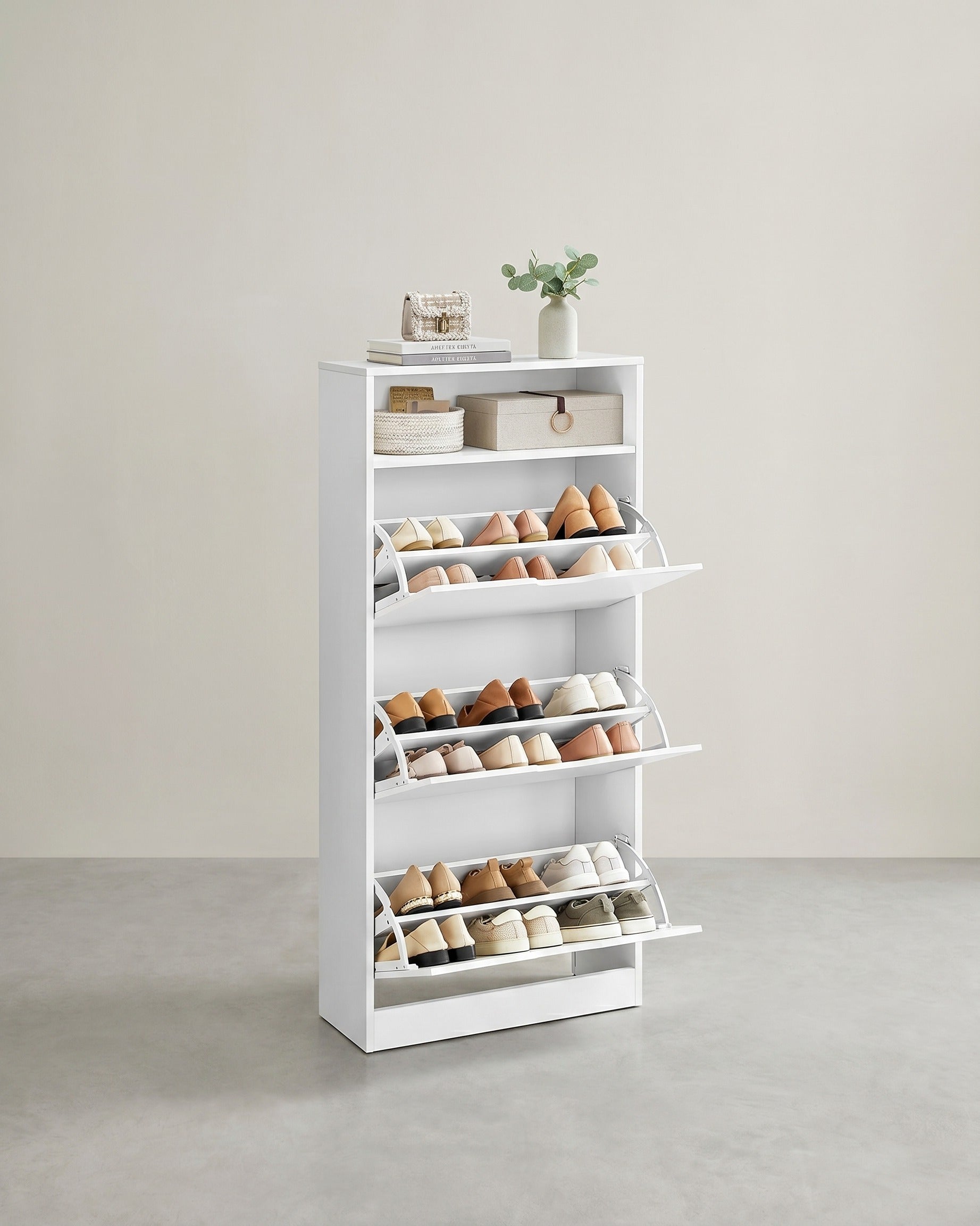 Hoge en veelzijdige schoenenkast met stijlvol design