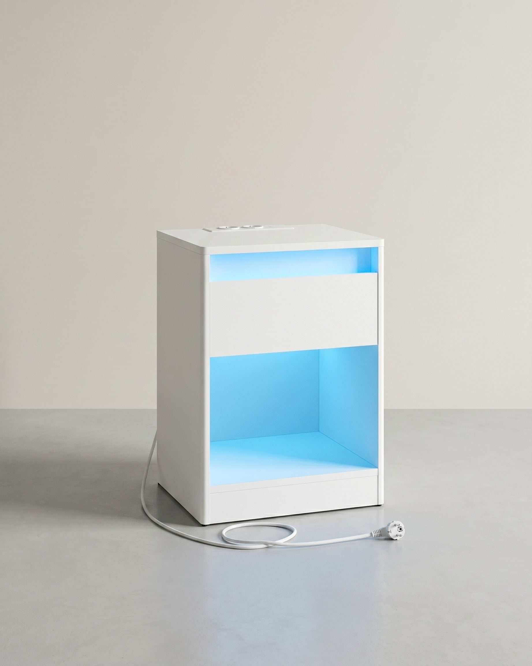 Moderne Nachtkast met LED - Verlichting en Stopcontacten - USB - aansluiting - De Vries Meubels