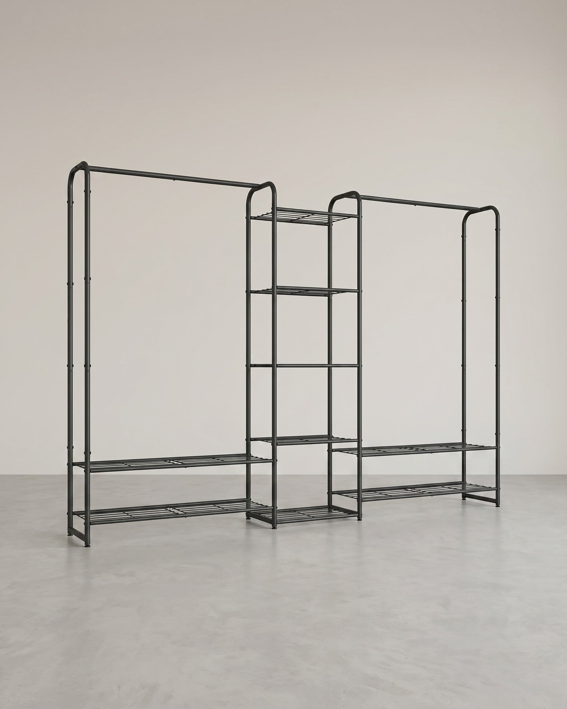 Kledingrek Zwart Metaal – Open Garderoberek – Met Legplanken en Verstelbare Voeten – 73 cm Breed – Tot 48 kg Draagvermogen