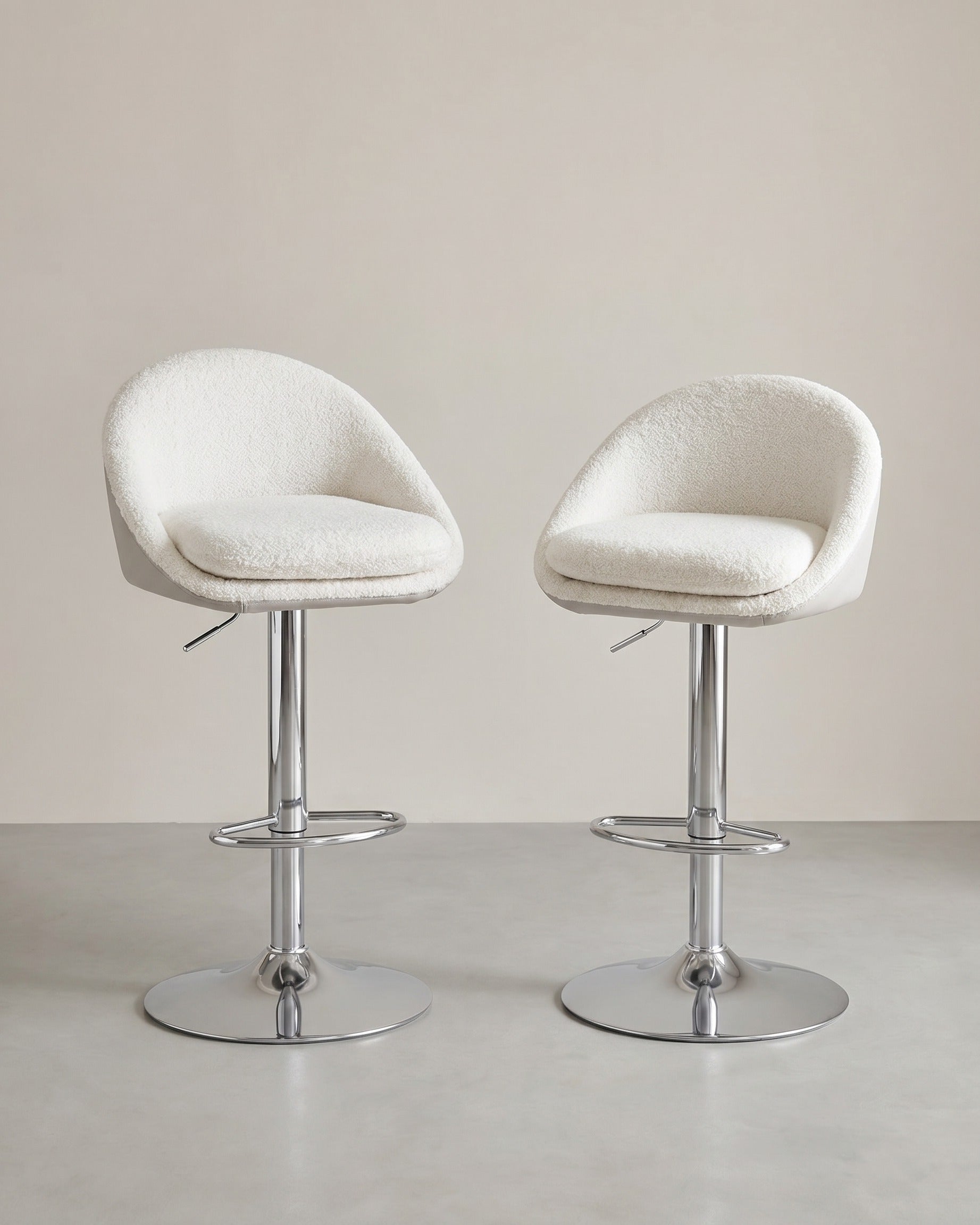 Set van 2 Luxe Barstoelen - Bouclé - Fluweel - Verstelbaar - De Vries Meubels