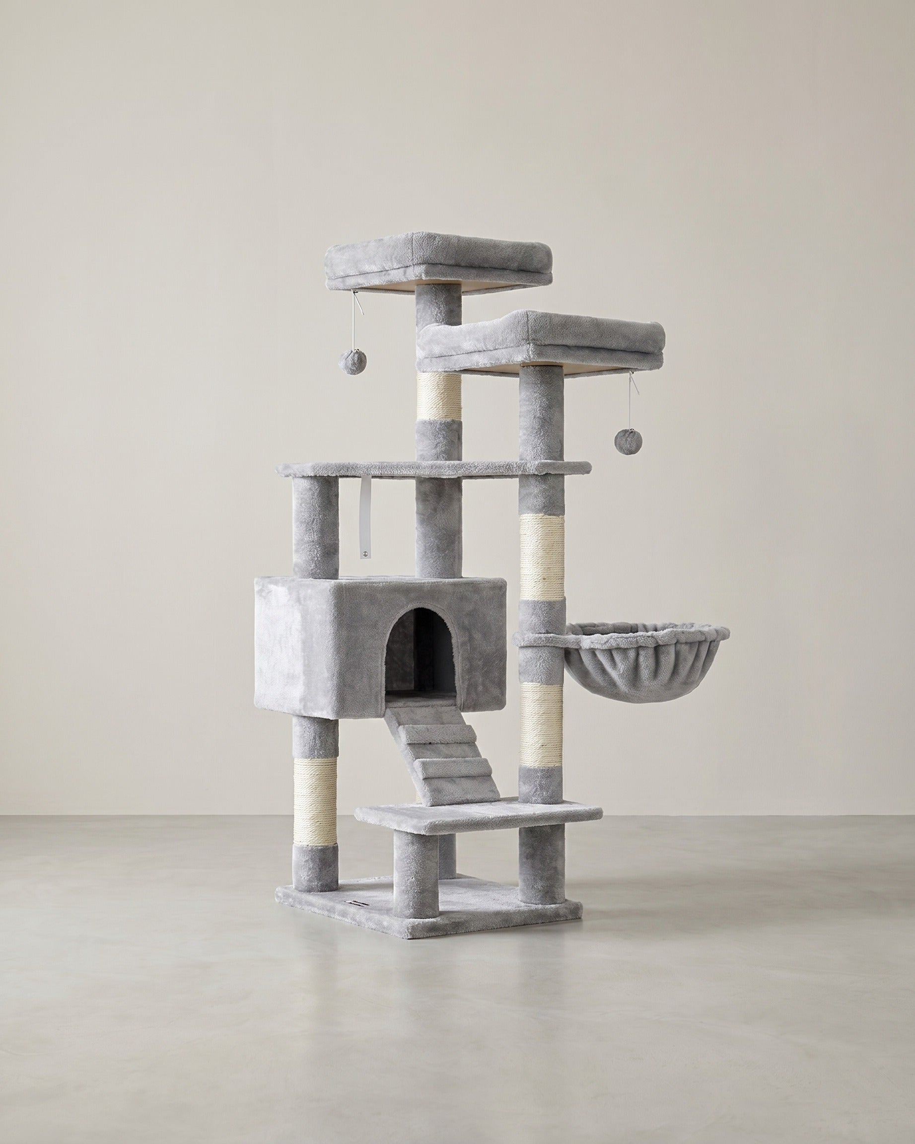 Krabpaal Met Huisje, Ligplateau En Speelbal – 142 cm Hoog – Stabiel Ontwerp Met Sisalpalen
