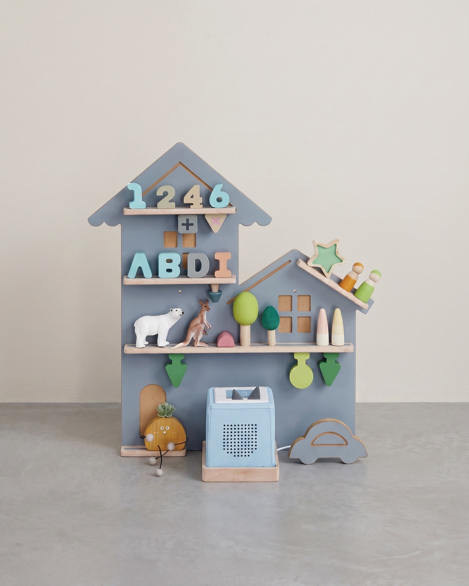 Wandplank voor Toniebox en Figuren – Straatontwerp – Met Magnetische Beukenhouten Leggers – Inclusief Kabelhouder – 55,6 cm Breed