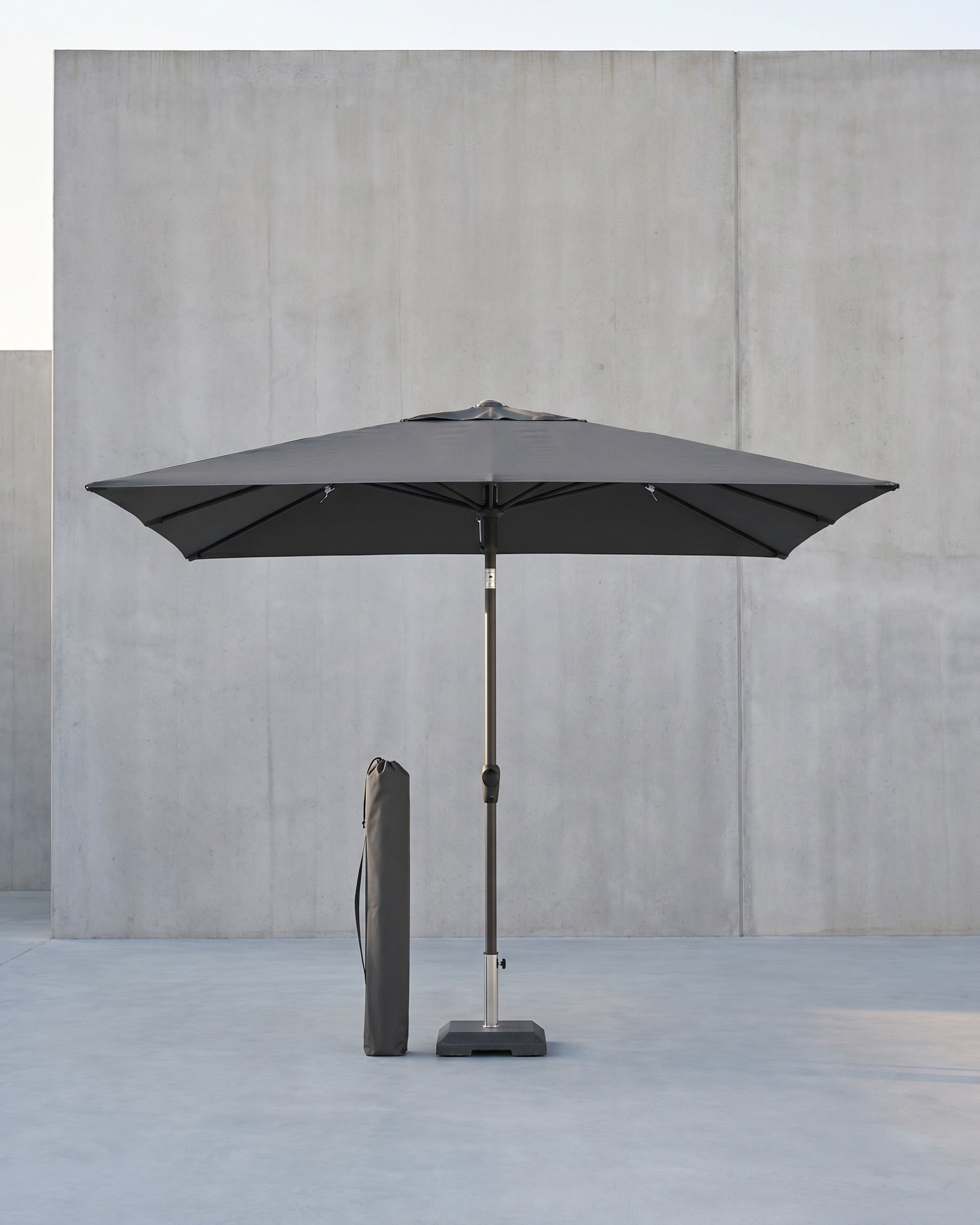 Rechthoekige Parasol – Kantelbaar 30° – UPF 50+ Zonbescherming – Met Draagtas – Voor Balkon, Tuin Of Strand