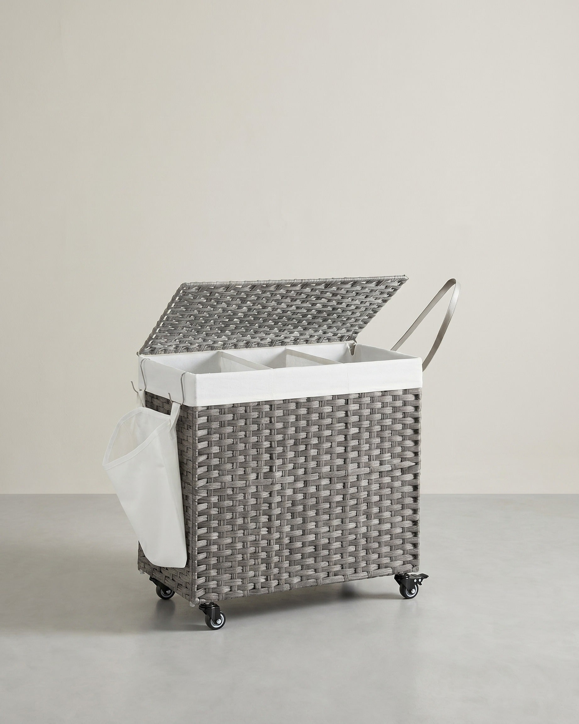 Handgevlochten wasmand - 140 of 160 liter opbergruimte - De Vries Meubels