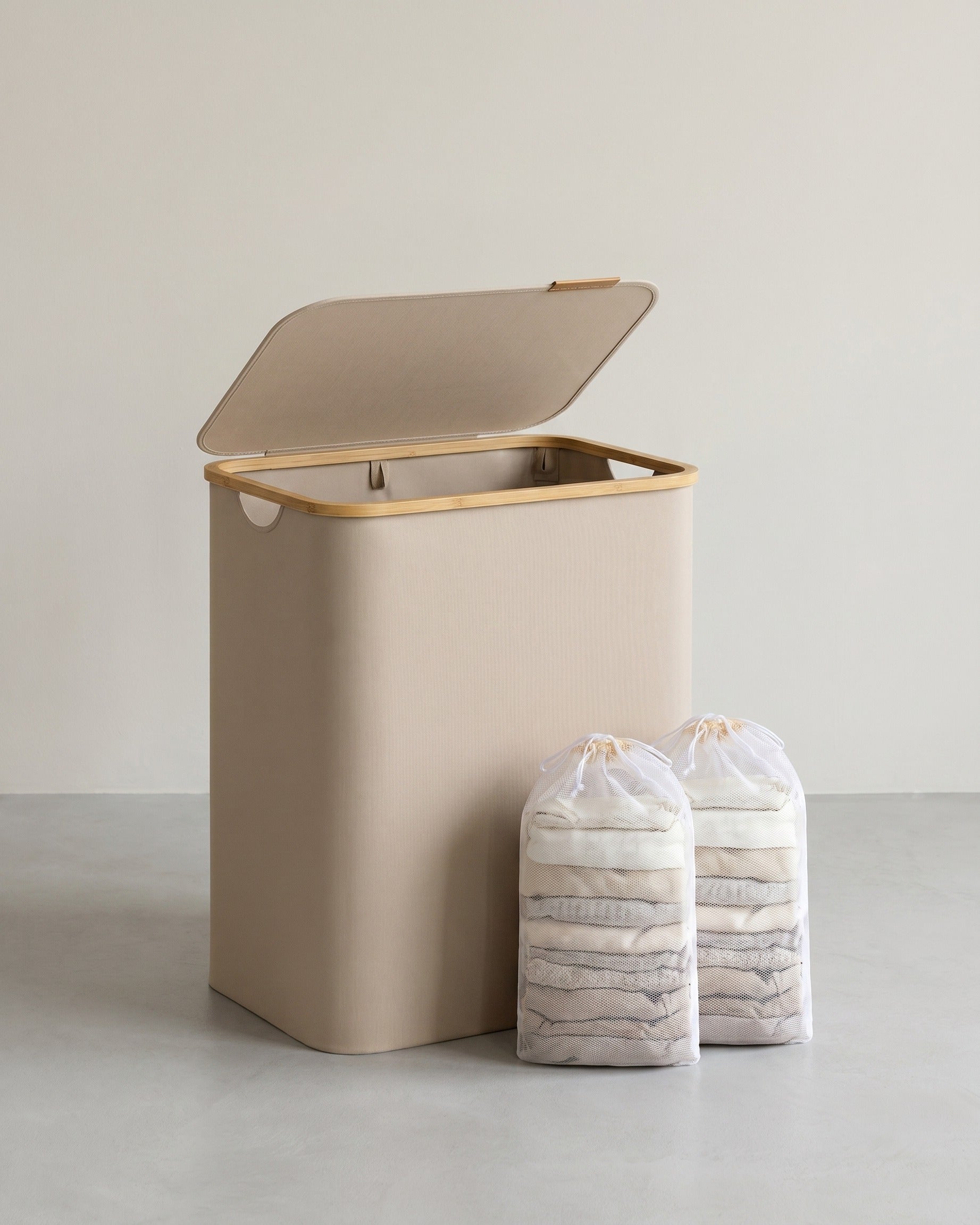 Wasmand – 2 Compartimenten – Deksel – Opvouwbaar – Oxfordstof – Bamboe handvatten