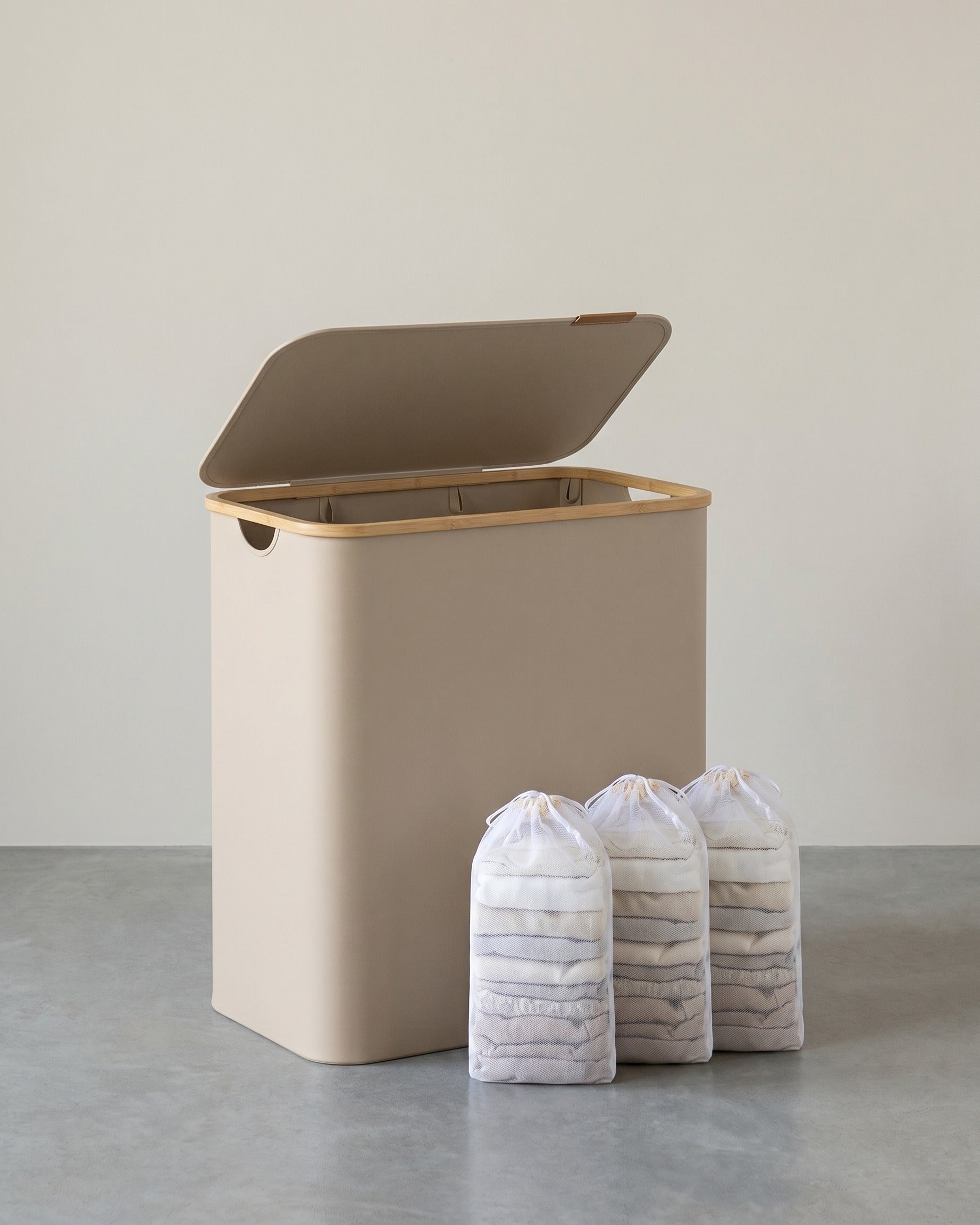 Wasmand – 3 Compartimenten – Deksel – Opvouwbaar – Oxfordstof – Bamboe handvatten – 60 x 38,5 x 70,5 cm – 2,4 kg – 20 kg belasting