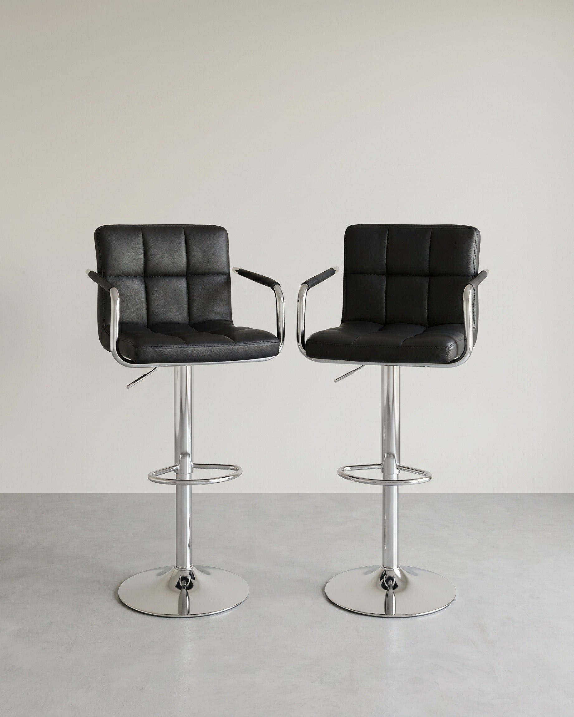 Set van 2 Luxe Barstoelen met Armleuning - Verstelbaar - Kunstleer
