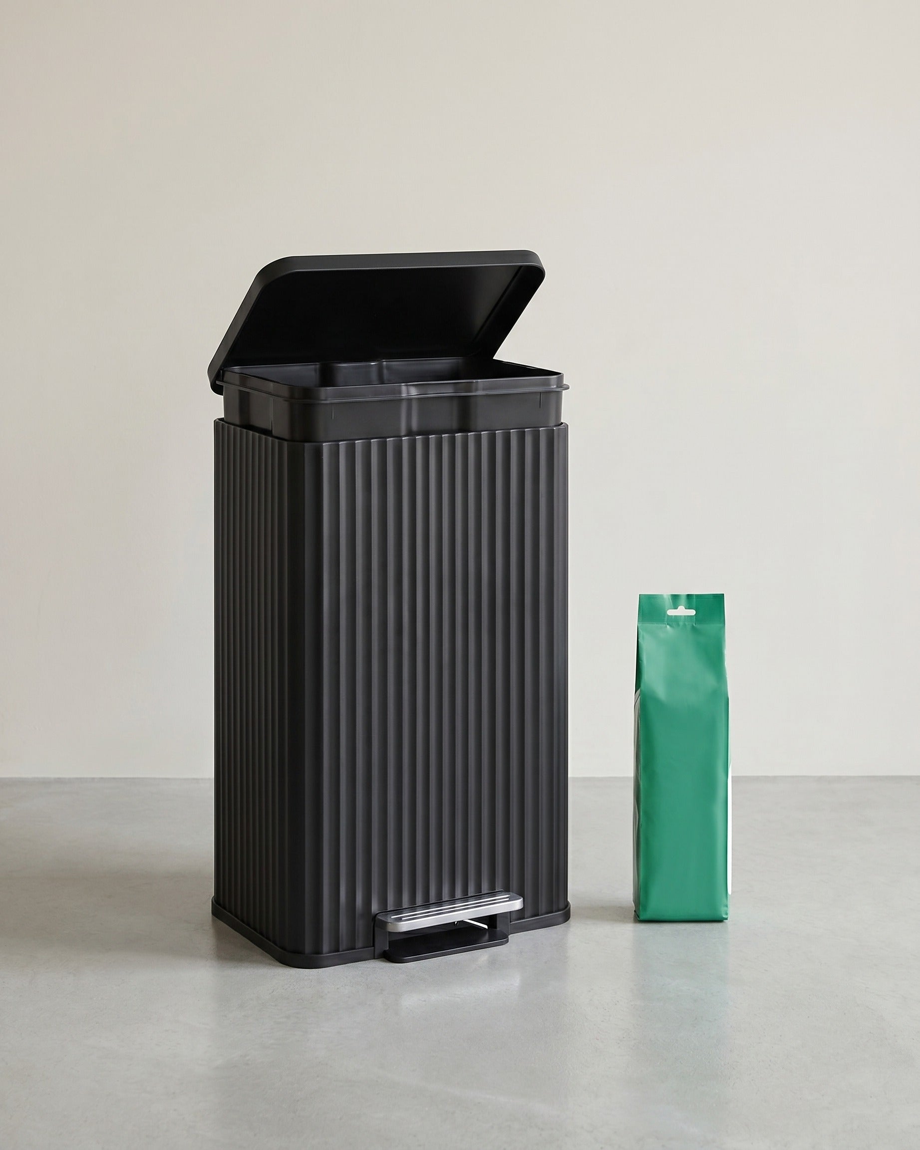Vuilnisemmer Keuken – 50 Liter – Pedaalemmer Met Softclose Deksel – Stalen Binnenemmer – Inclusief 15 Vuilniszakken