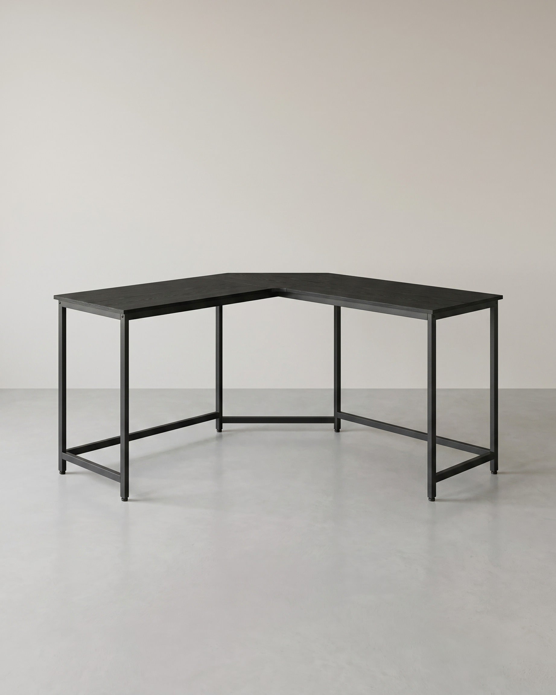 L-vormig Bureau – Hoekbureau met Kabeldoorvoer – Zwart – 149 x 149 cm – Ruim en Ruimtebesparend – Tot 50 kg Draagvermogen