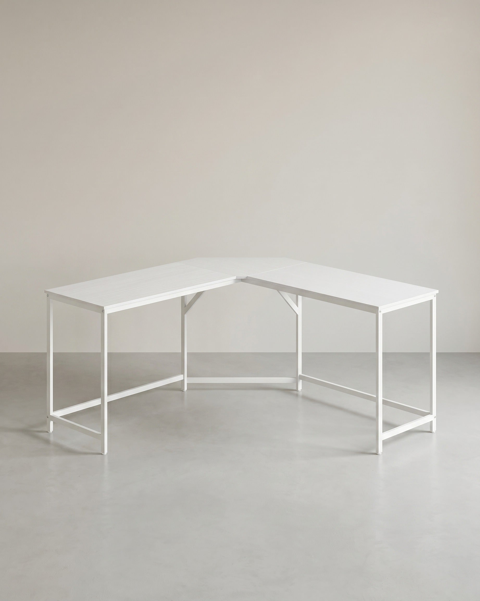 L-vormig Bureau – Hoekbureau met Kabeldoorvoer – Zwart – 149 x 149 cm – Ruim en Ruimtebesparend – Tot 50 kg Draagvermogen