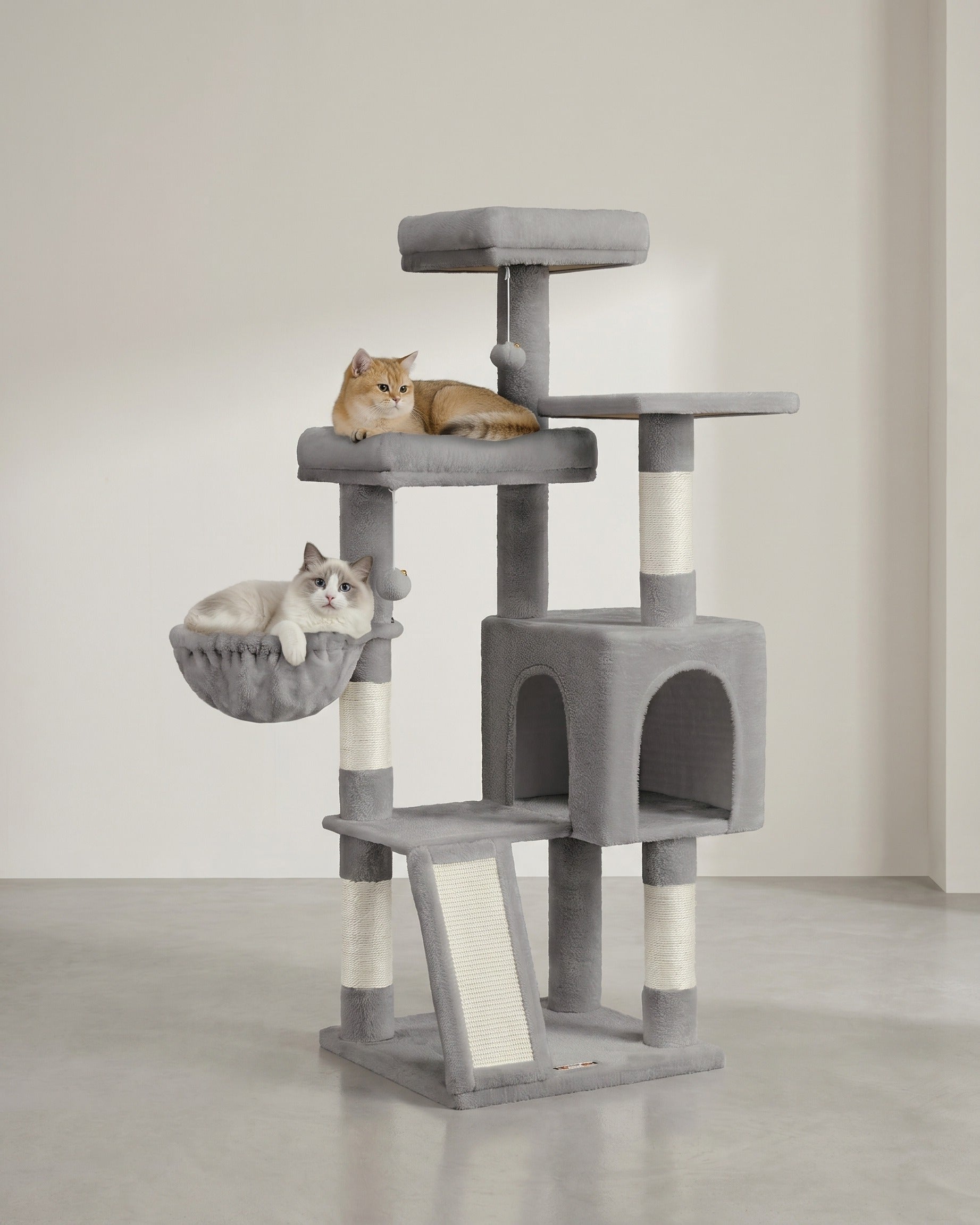 Hoge Krabpaal Met 3 Plateaus - 4 Sisalpalen En Knus Holletje - Voor Meerdere Katten