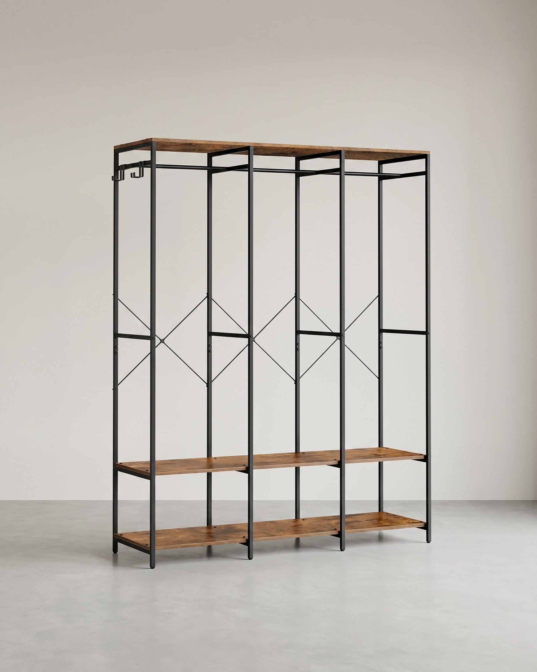Open kledingkast met metalen frame en houten legplanken - De Vries Meubels
