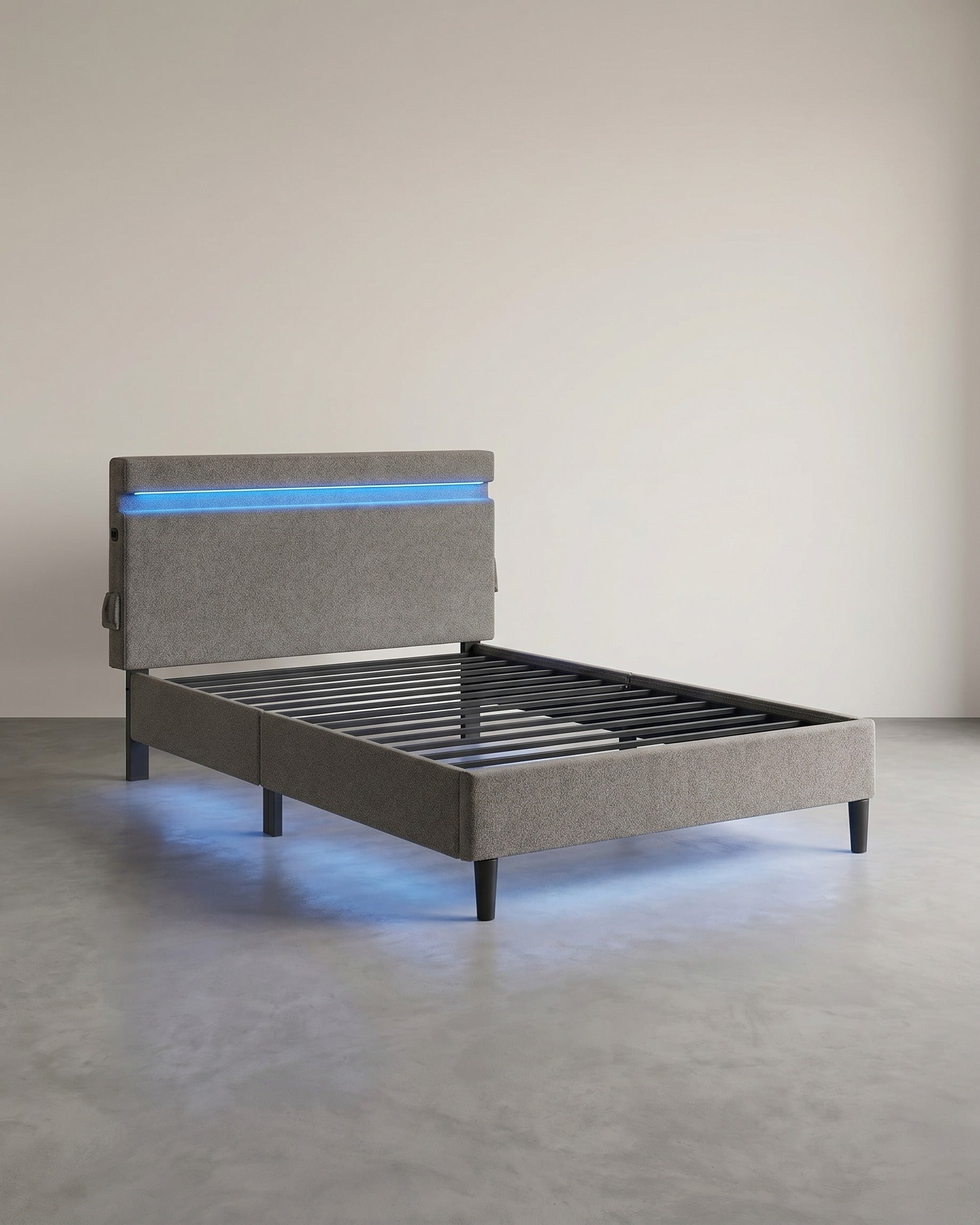 Modern bedframe met LED - verlichting - USB - oplaadmogelijkheden en opbergruimte - De Vries Meubels